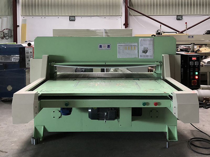 單(dan)（雙）邊自動送(sòng)料裁斷機