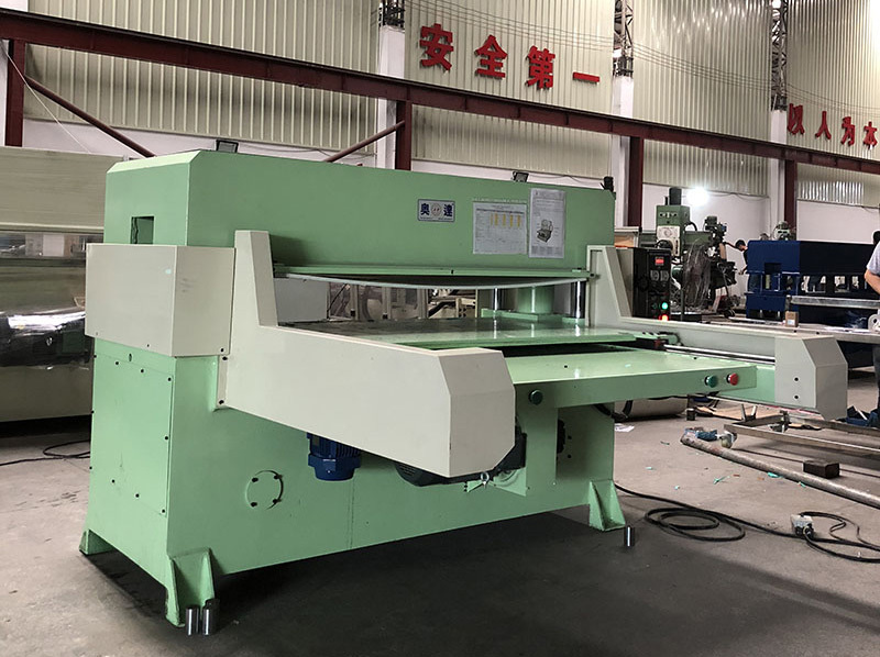 單(dan)（雙）邊自動送(sòng)料裁斷機